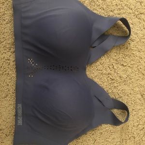Victoria’s Secret Angel Max sports bra